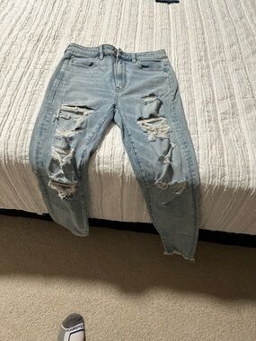 American Eagle Outfitters Light Wash Distressed  Jeans